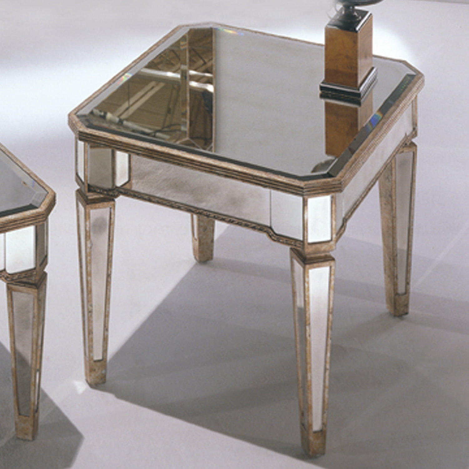House of Hampton Sandbach Mirrored Rectangle End Table in Antique